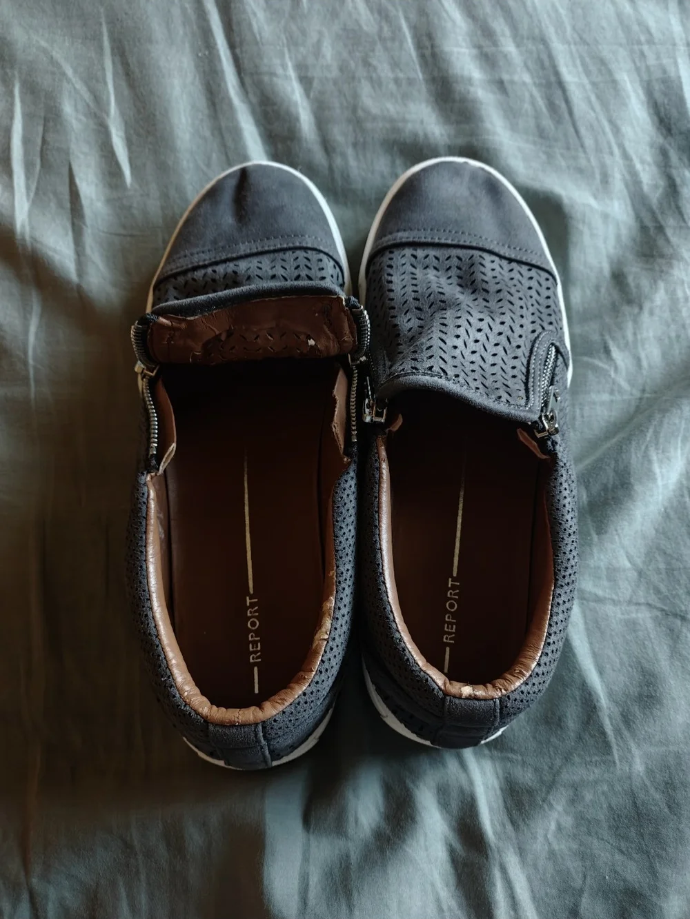Report Slip-On Casual Sneakers with Side Zippers
